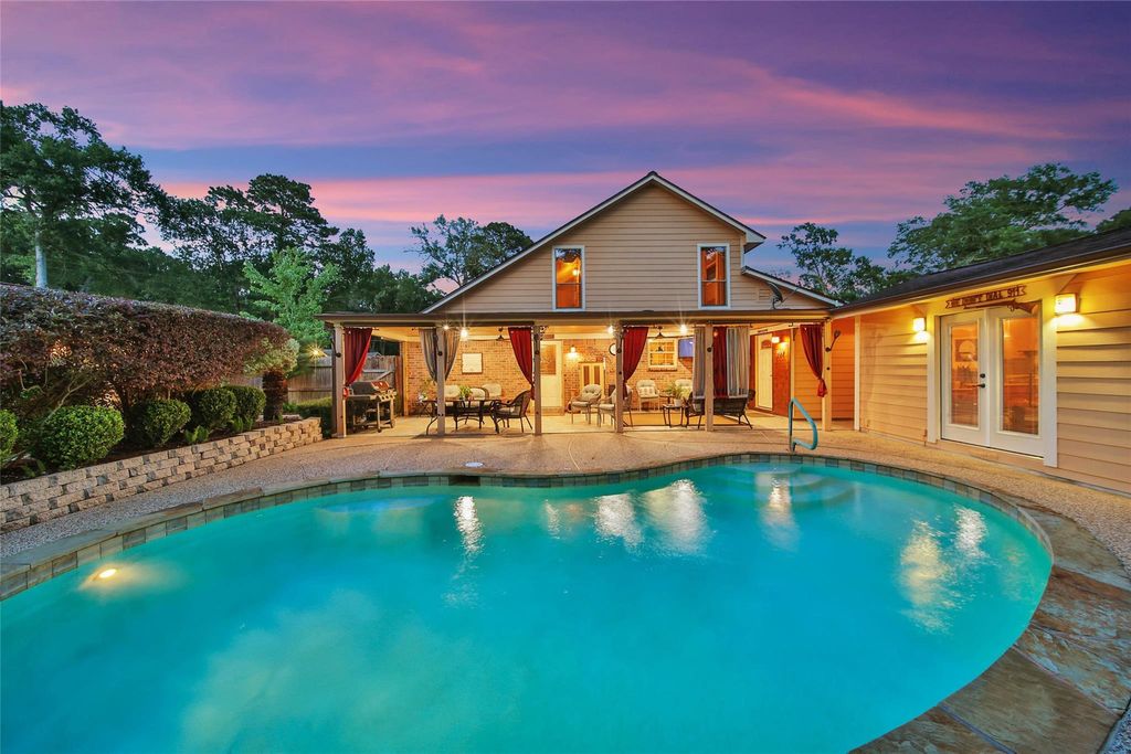 Photo of 360 Hollyglenn Street, Woodbranch, TX 77357 (MLS # 67443395)