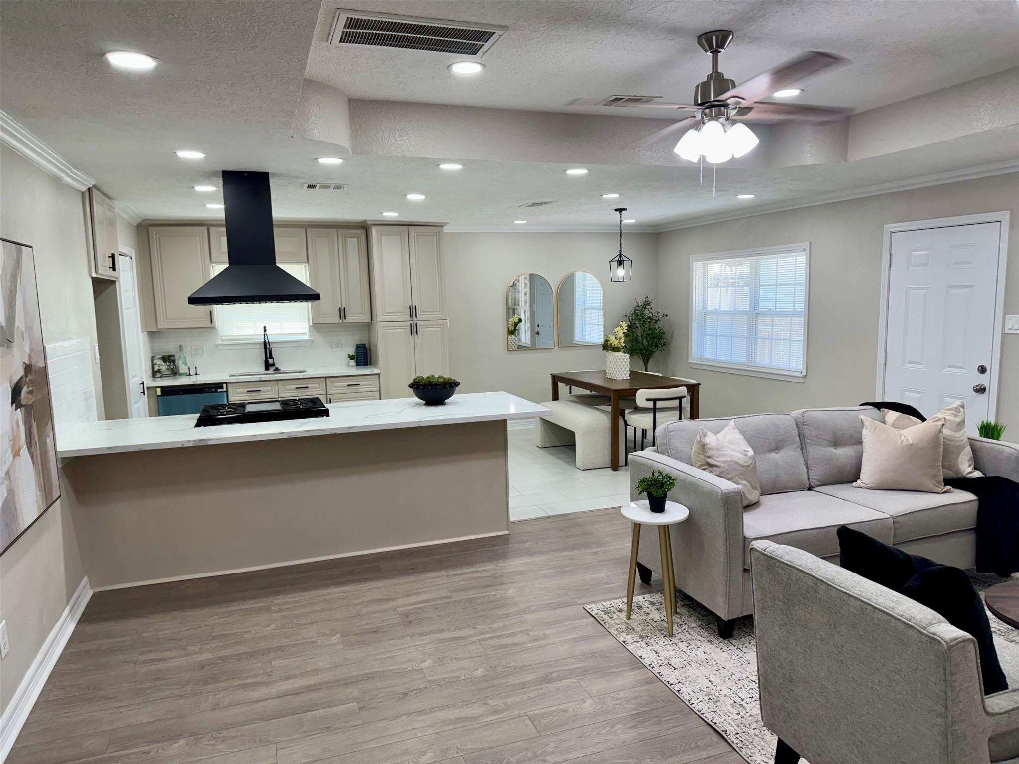 7306 Log Hollow Drive