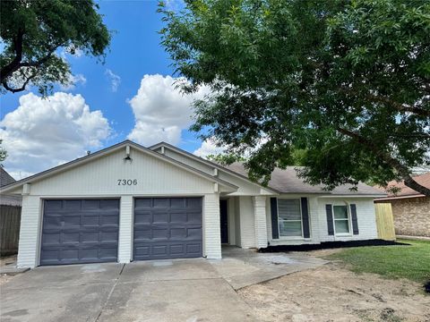 Photo of 7306 Log Hollow Drive, Houston, TX 77040 (MLS # 33425418)