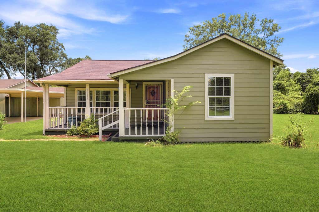Photo of 1019 Woodland Street, Channelview, TX 77530 (MLS # 65762438)