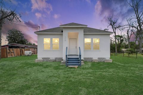 Photo of 9210 Wheatley Street, Houston, TX 77088 (MLS # 72746529)
