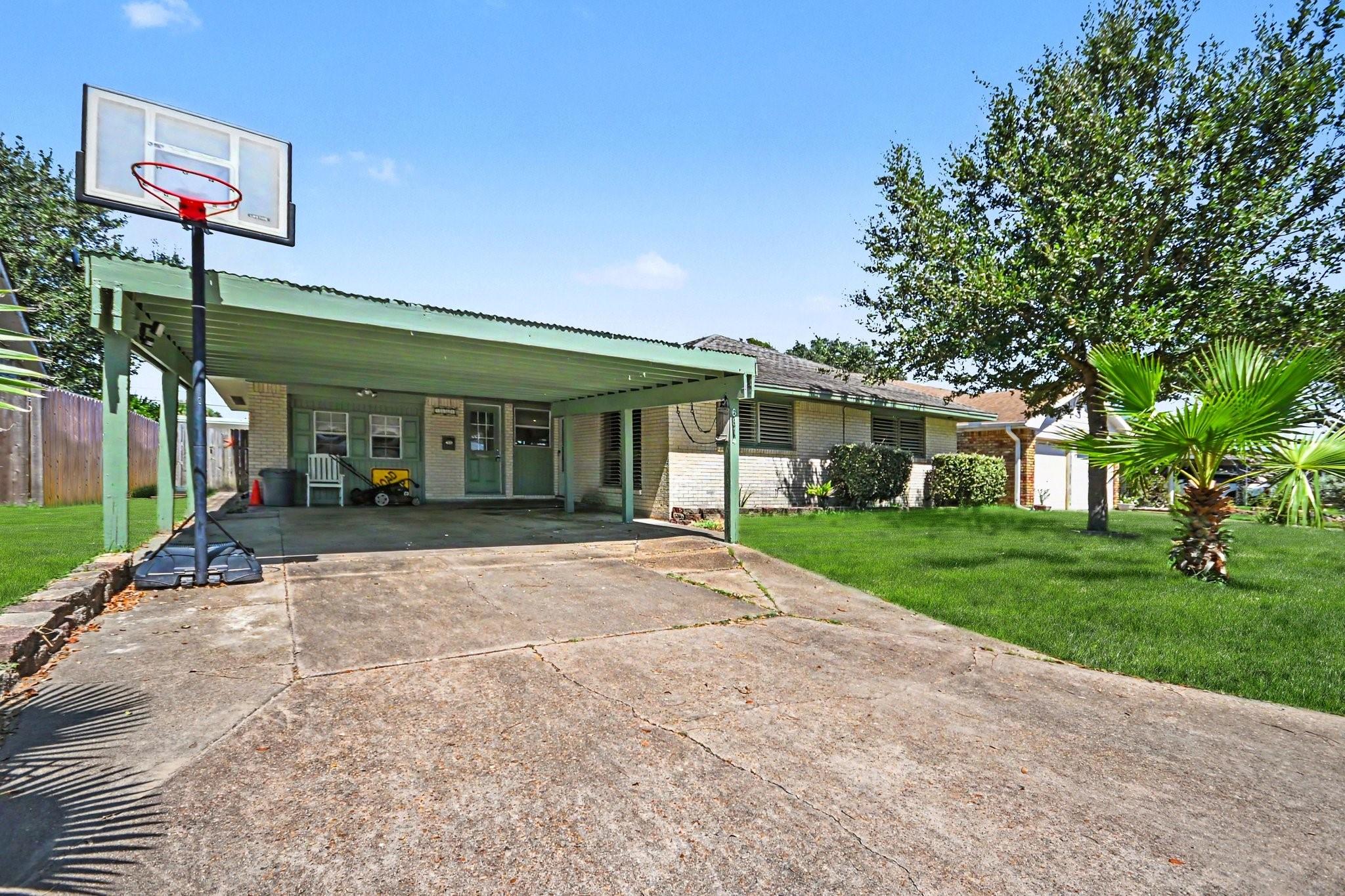 6814 Fairway Drive