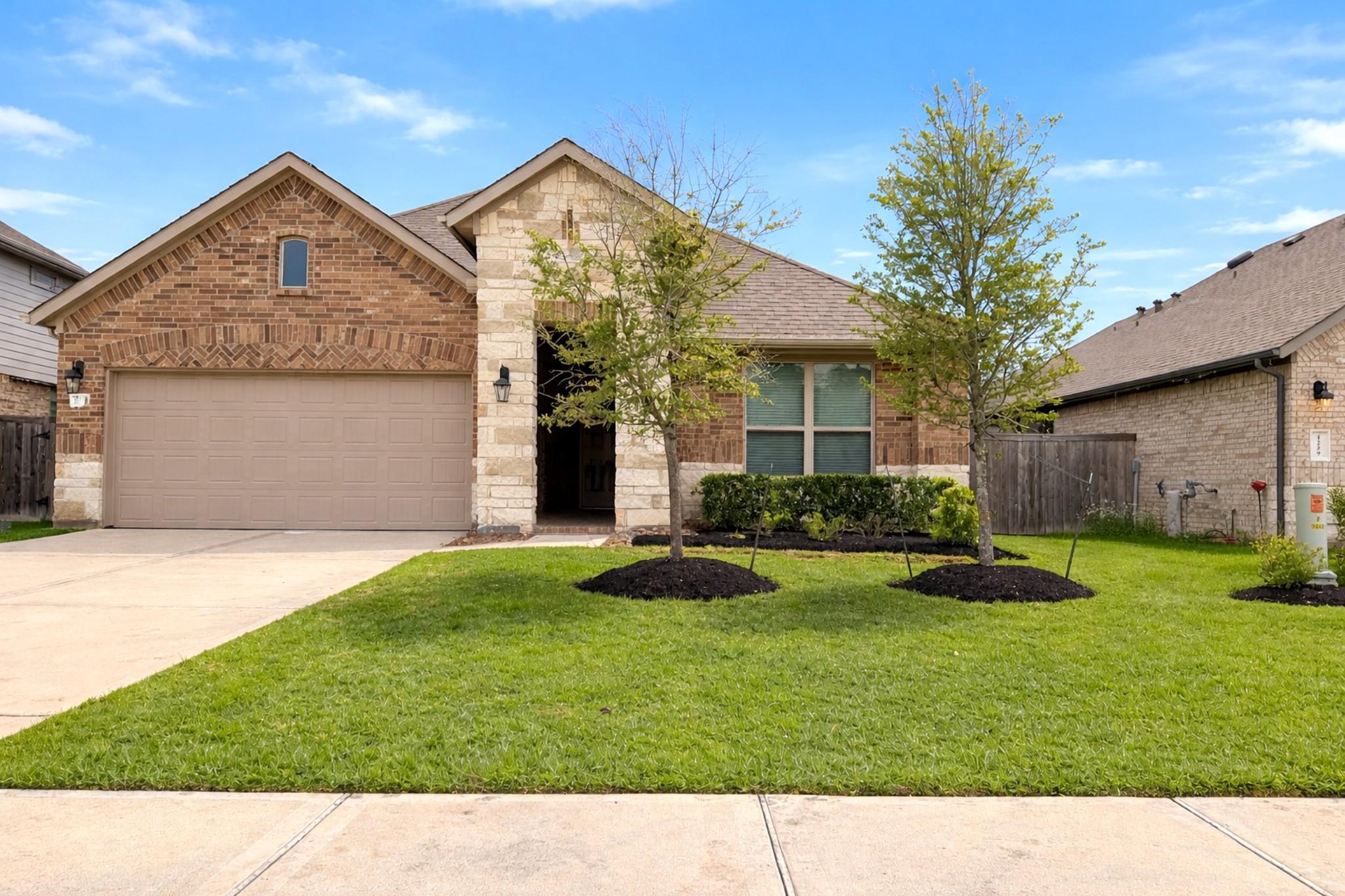 1225 Antelope Passing Dr