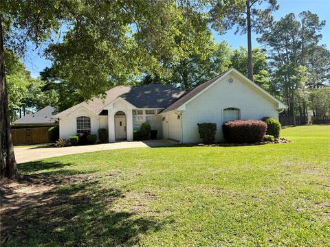 Photo of 112 Wildwood Drive, Livingston, TX 77351 (MLS # 71070438)