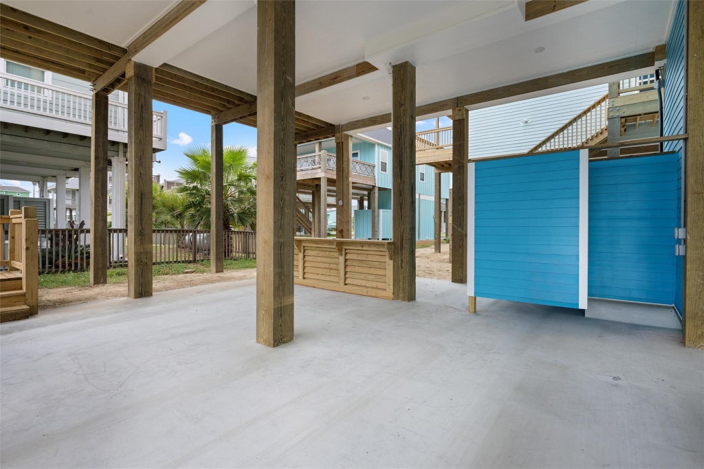 Photo of 877 Alberdie Drive, Crystal Beach, TX 77650 (MLS # 67757607)