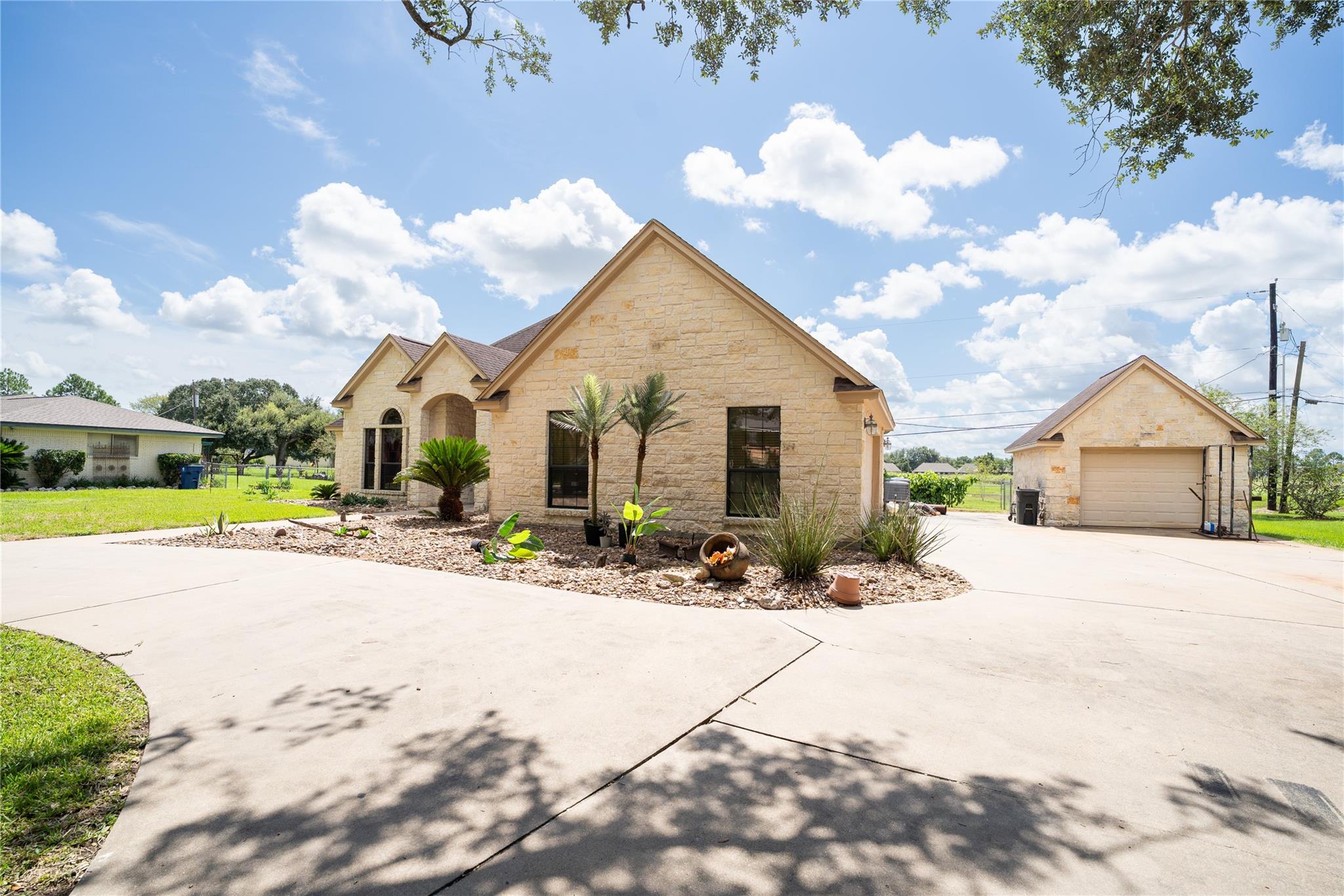 205 W Bronco Bend
