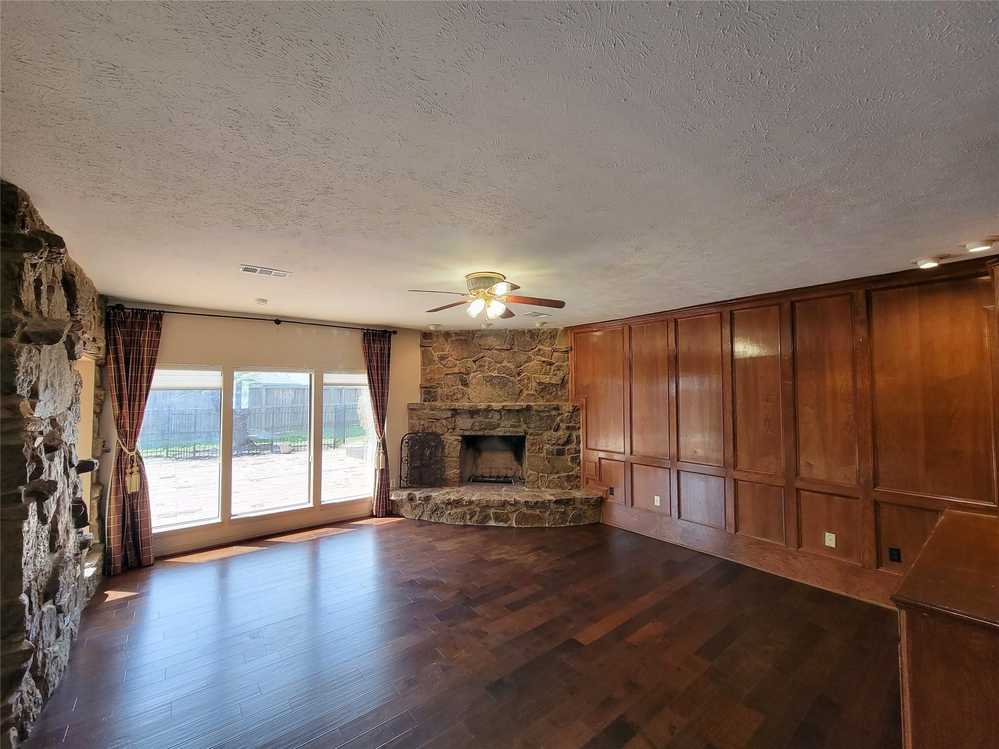 4717 Country Club View