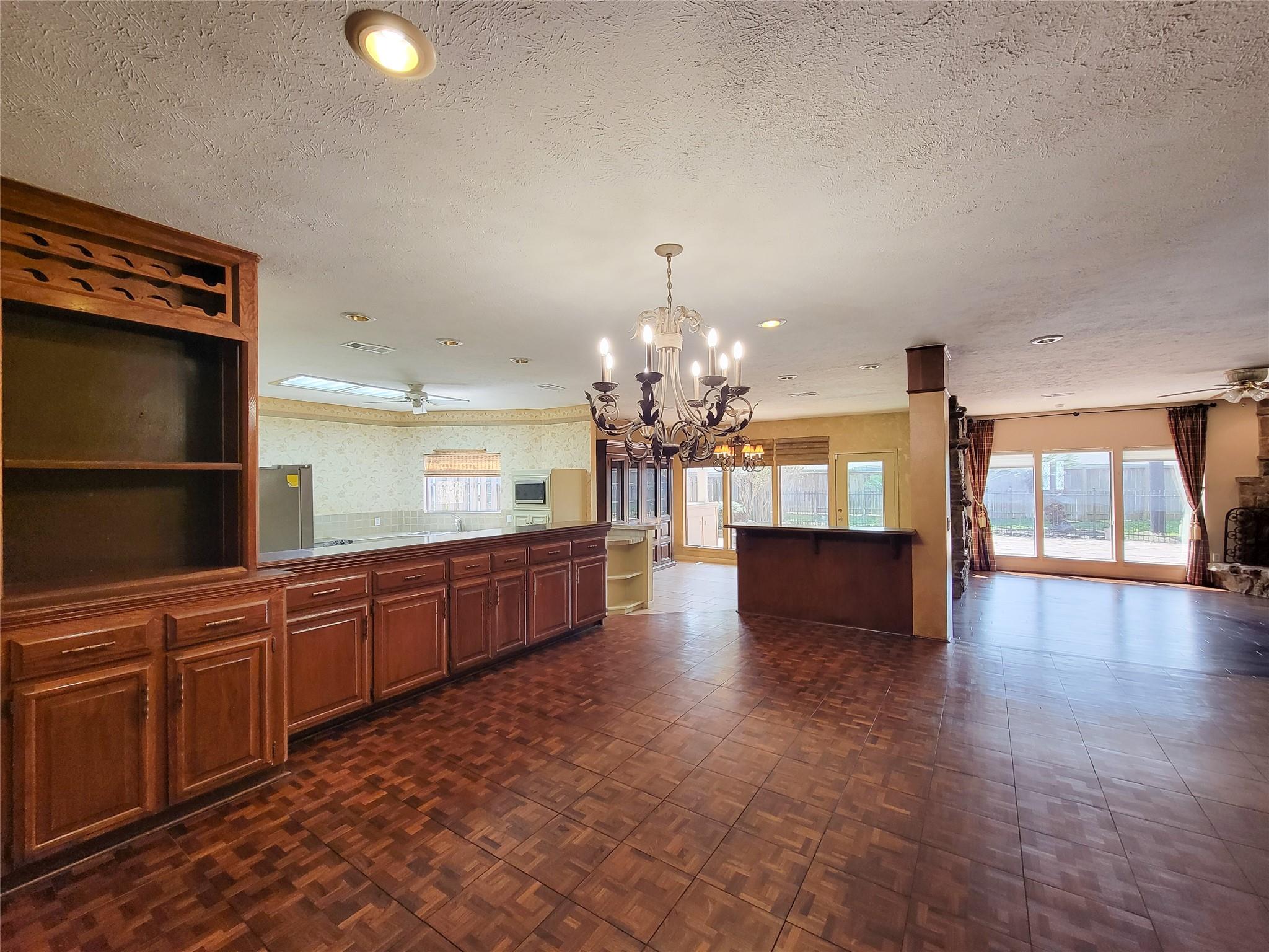 4717 Country Club View