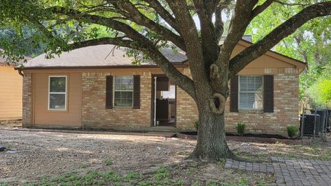 Photo of 11823 Stonehedge Drive, Conroe, TX 77303 (MLS # 86465063)