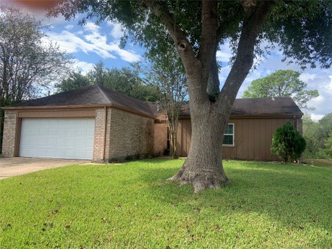 Photo of 16618 Oxnard Lane, Friendswood, TX 77546 (MLS # 49747647)