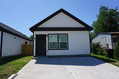 Photo of 11755 White Cedar, Willis, TX 77318 (MLS # 12979804)