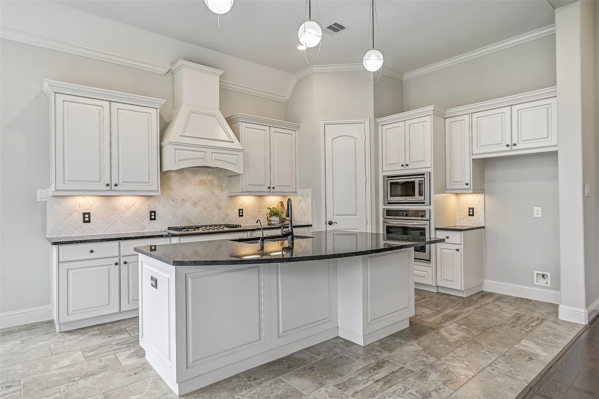 1640 Longwood Glen Lane