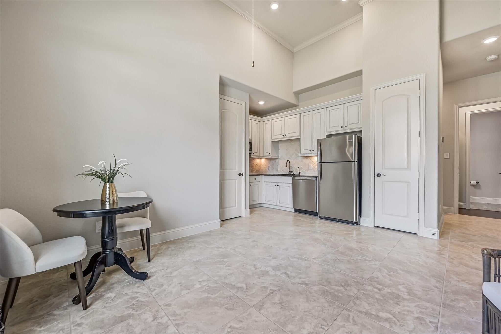 1640 Longwood Glen Lane