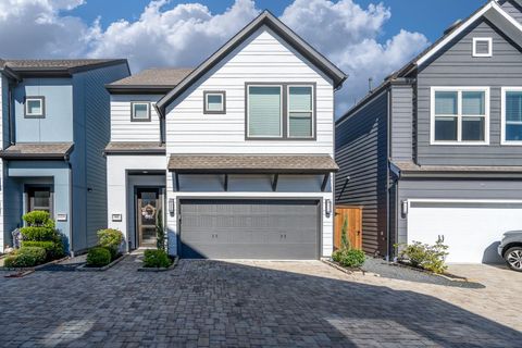Photo of 968 Ford Pines Lane, Houston, TX 77091 (MLS # 43453649)
