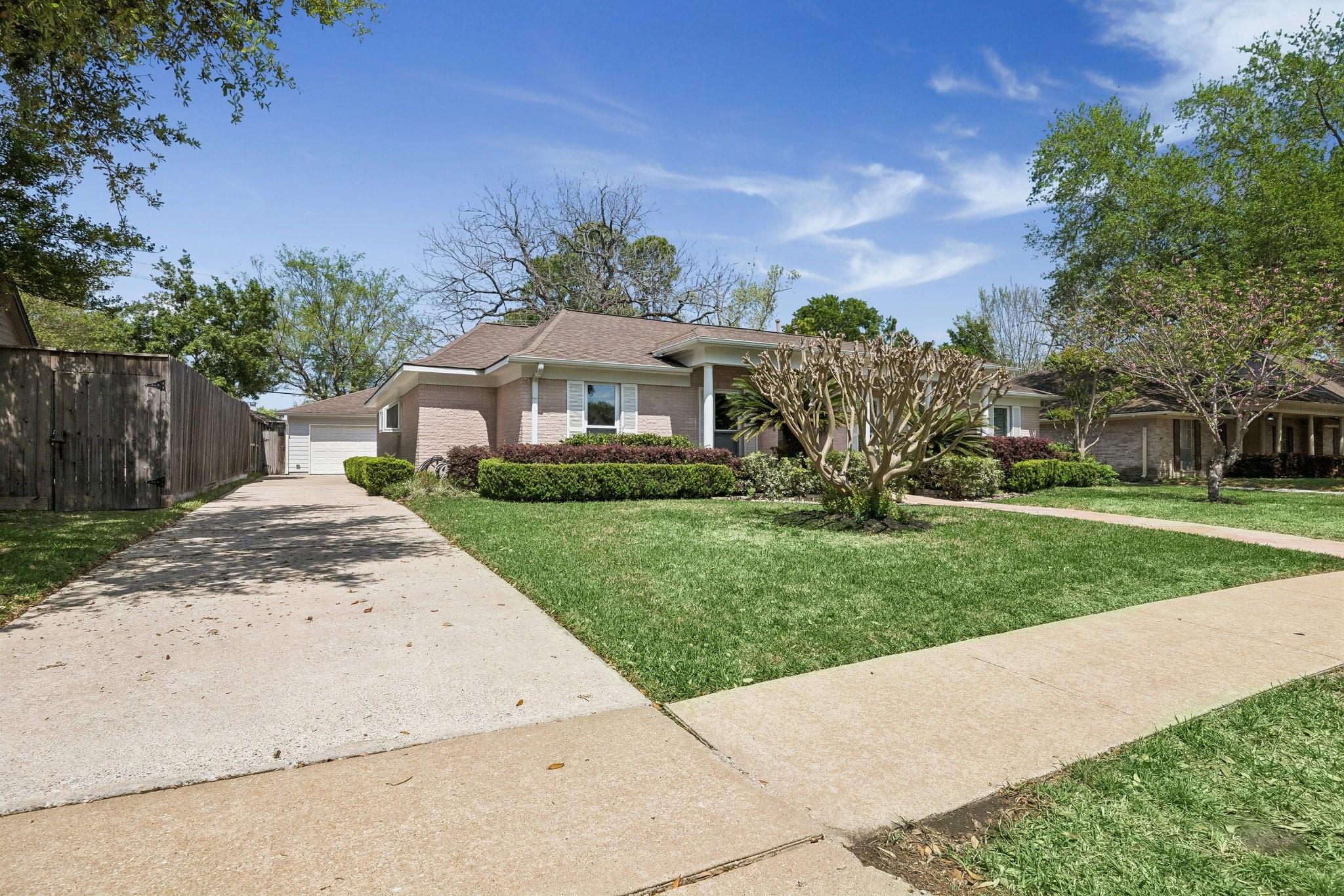 7726 Meadowvale Drive