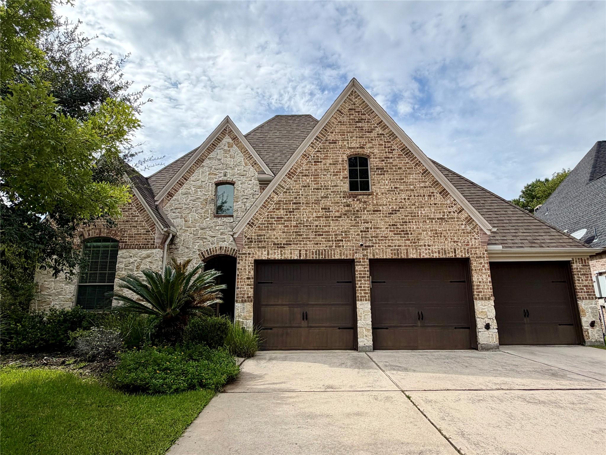 175 Oarwood Place