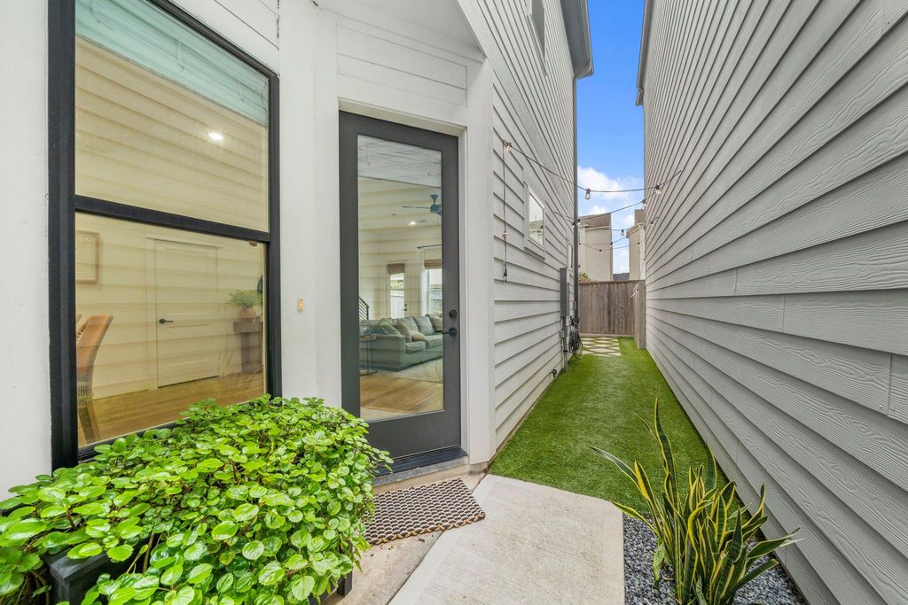 Photo of 9018 Wellspring Drive, Houston, TX 77080 (MLS # 81141356)