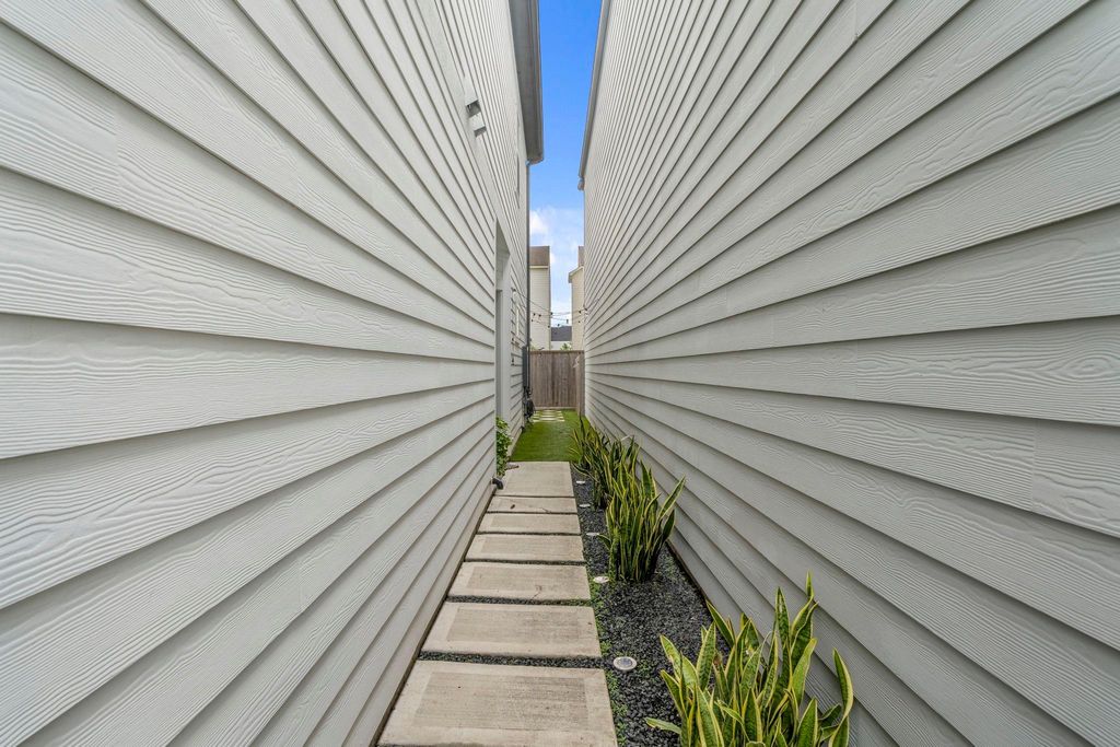 Photo of 9018 Wellspring Drive, Houston, TX 77080 (MLS # 81141356)