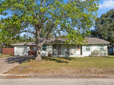 Photo of 804 Peach Street, El Campo, TX 77437 (MLS # 92474467)