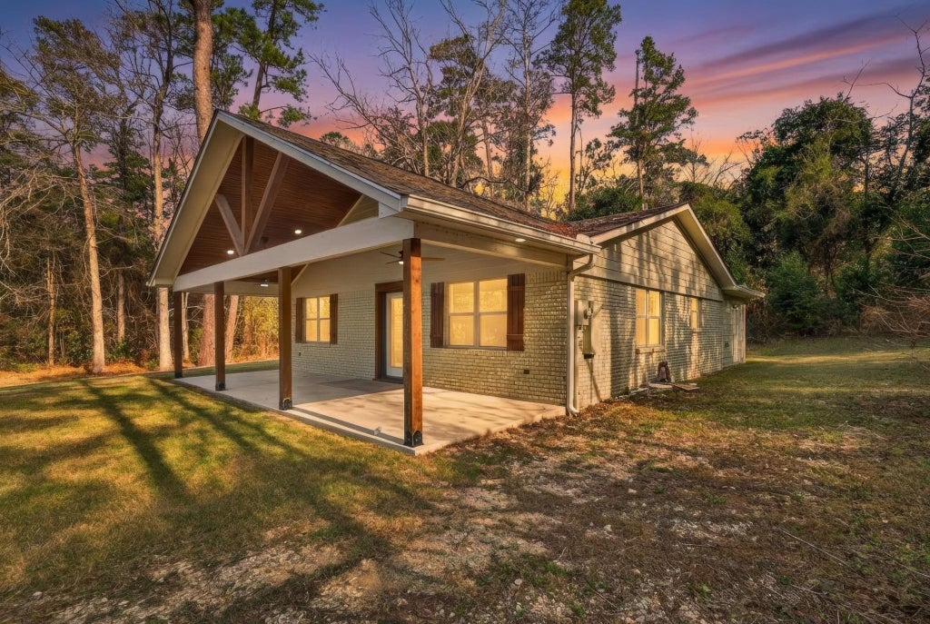 Photo of 525 Charmaine Drive E, Ivanhoe, TX 75979 (MLS # 73337097)