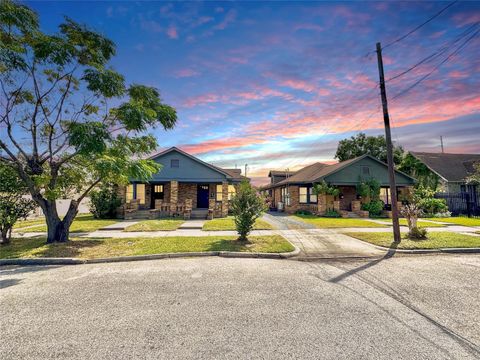 Photo of 7 Hunt Street, Houston, TX 77003 (MLS # 23429727) Photo of 7 Hunt Street, Houston, TX 77003 (MLS # 23429727)
