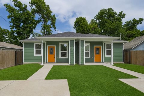 Photo of 7926 Easter Street, Houston, TX 77088 (MLS # 41594663)