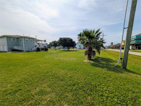 Photo of 942 Surfview, Crystal Beach, TX 77650 (MLS # 20487527)