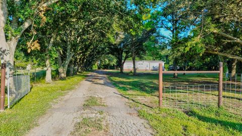 Photo of 6109 County Road 225, East Bernard, TX 77435 (MLS # 54592437)