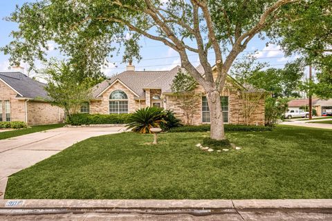 Photo of 902 W Palmcrest Court, Pearland, TX 77584 (MLS # 88768500)