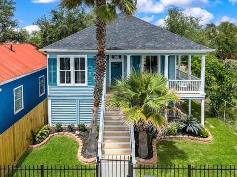 Photo of 2714 Avenue K, Galveston, TX 77550 (MLS # 10459156)