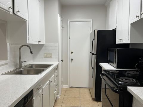 Photo of 2824 Briarhurst Drive #9, Houston, TX 77057 (MLS # 39639251)