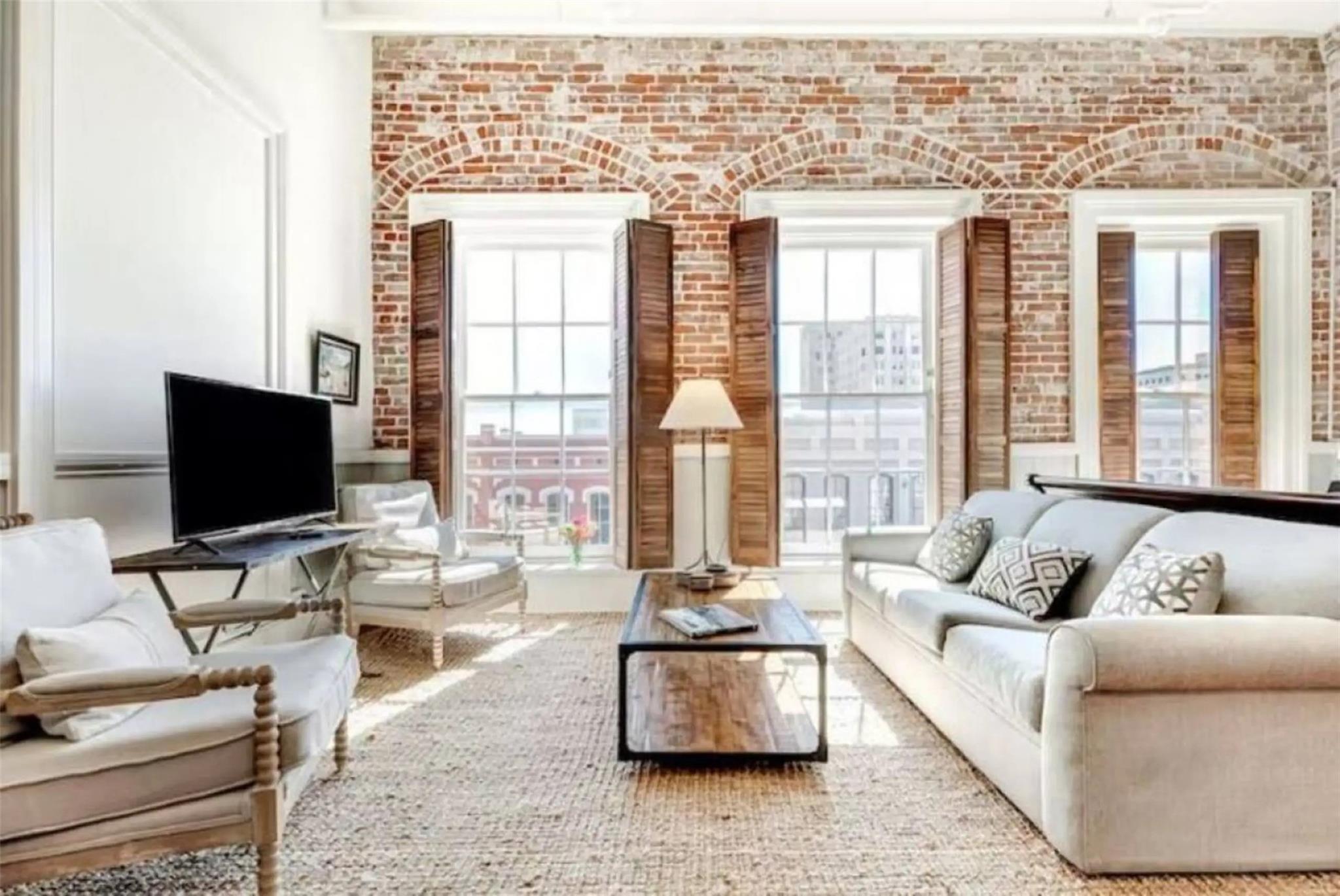 2010 Strand St 302