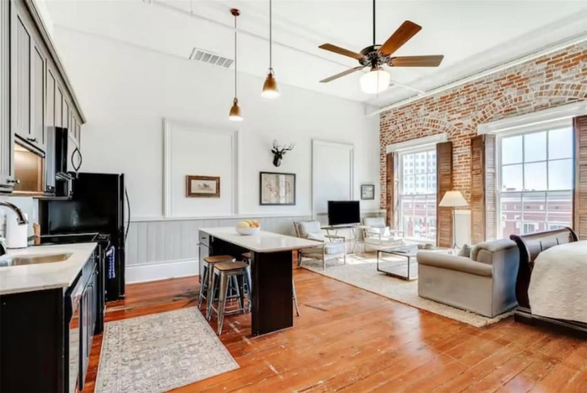 2010 Strand St 302