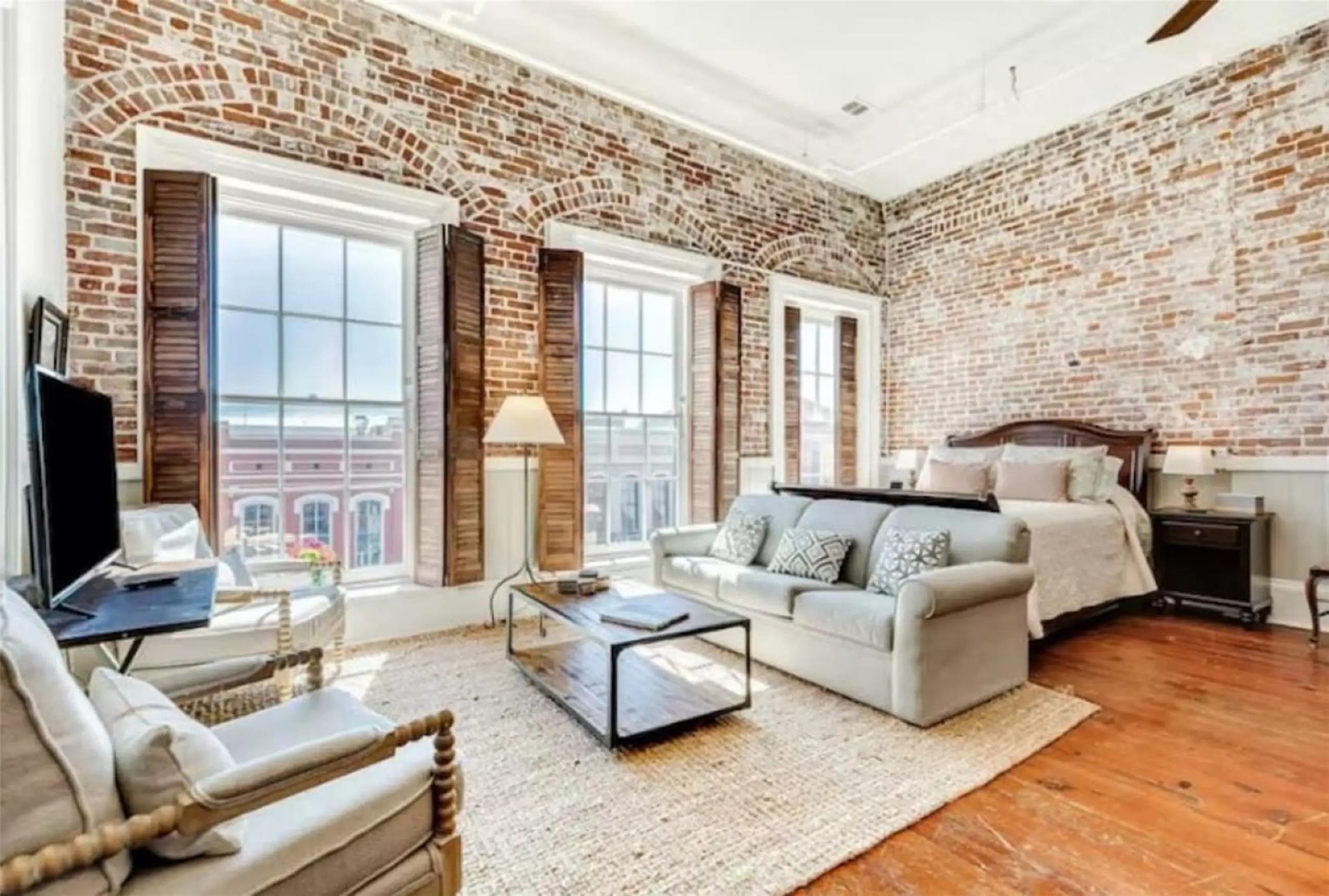 2010 Strand St 302