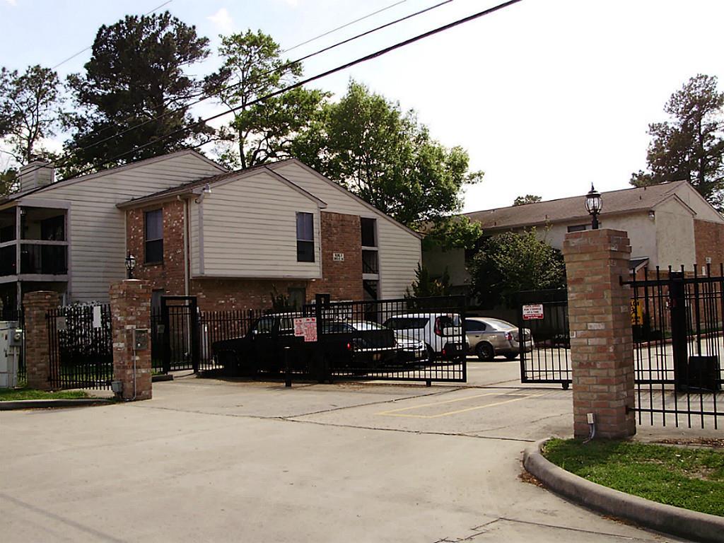 17401 Red Oak Drive 82