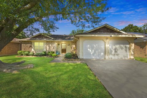 Photo of 2816 Pickett Drive, League City, TX 77573 (MLS # 87718581)