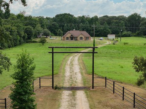Photo of 27985 Fm 831, Oakwood, TX 75855 (MLS # 71280699) Photo of 27985 Fm 831, Oakwood, TX 75855 (MLS # 71280699)