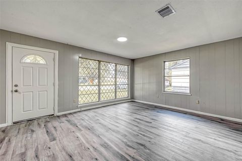 Tiny photo for 5962 Willow Glen Drive, Houston, TX 77033 (MLS # 24211088)