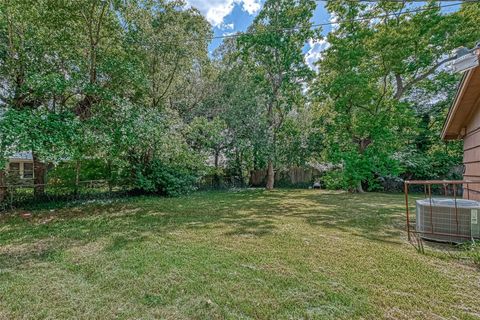 Tiny photo for 5962 Willow Glen Drive, Houston, TX 77033 (MLS # 24211088)