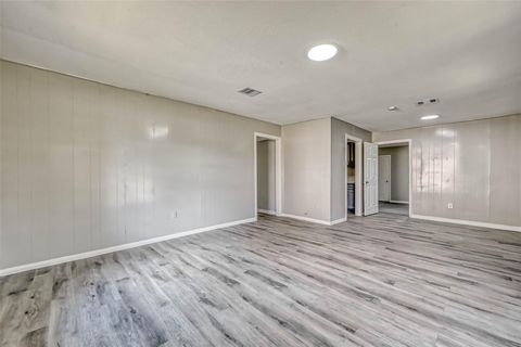 Tiny photo for 5962 Willow Glen Drive, Houston, TX 77033 (MLS # 24211088)