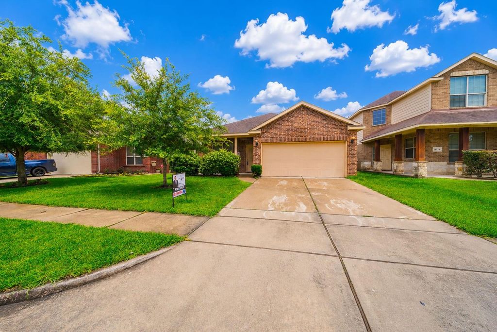Photo of 15718 Egret Field Lane, Houston, TX 77049 (MLS # 71058691)