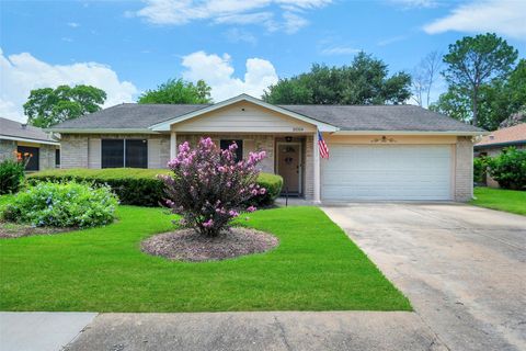 Photo of 10314 Paintbrush Lane, Sugar Land, TX 77498 (MLS # 38985760)