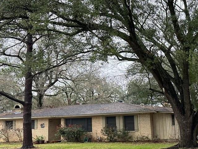 2109 Oaks Drive