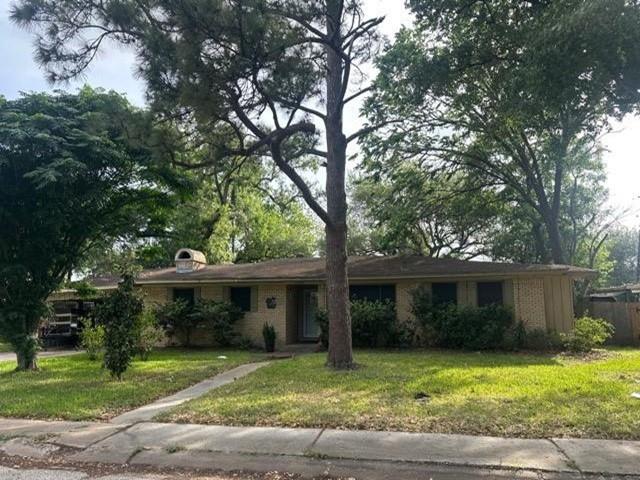 2109 Oaks Drive