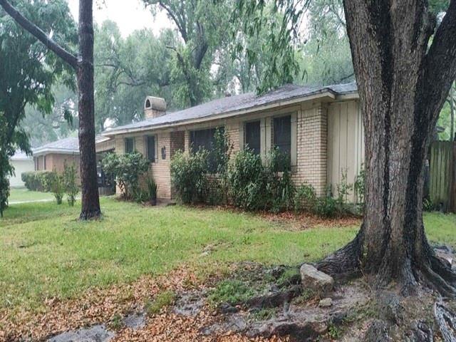 2109 Oaks Drive