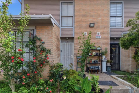 Condo For Sale - 11000 Kinghurst Drive #134<br/> Houston, TX 77099