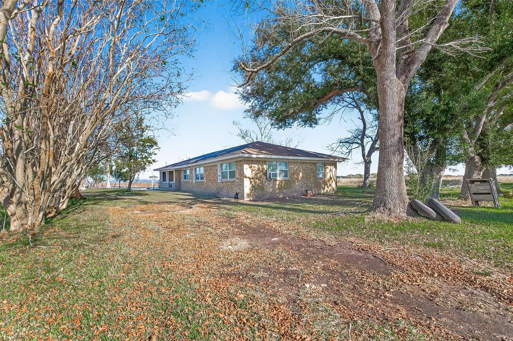 Photo of 19838 Nordt Road, Damon, TX 77430 (MLS # 23463329)