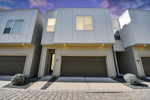 Photo of 608 Thornton Road #A, Houston, TX 77018 (MLS # 26327931)