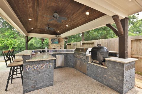 Photo of 1214 Eversham Way, Kingwood, TX 77339 (MLS # 25249852)