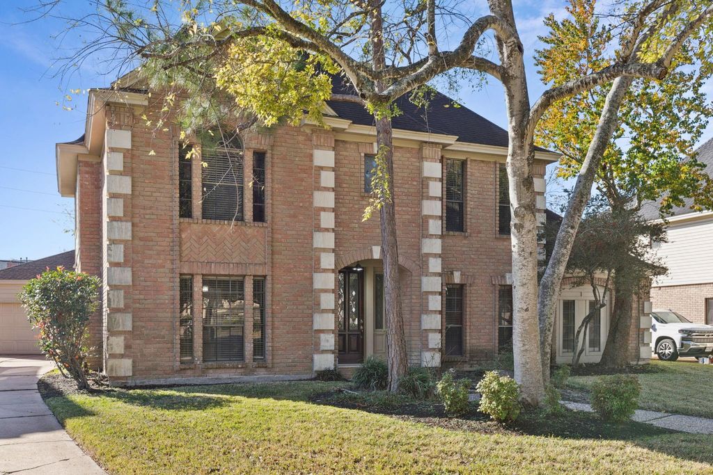 Photo of 14819 Walbrook Drive, Sugar Land, TX 77498 (MLS # 73990510)